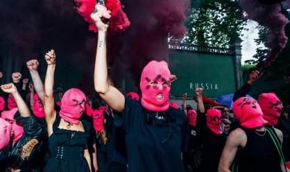 Ακούστε τη σύμπραξη Pussy Riot και Avenged Sevenfold
