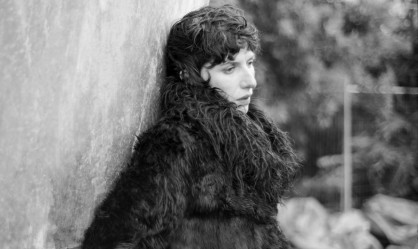 H Aldous Harding ανακοίνωσε το "Train On The Island"