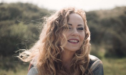 Νέο EP και τραγούδι από την Anneke Van Giersbergen