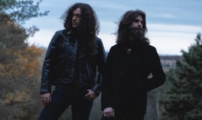 Οι Crown Lands αποκαλύπτουν το "Through The Looking Glass"