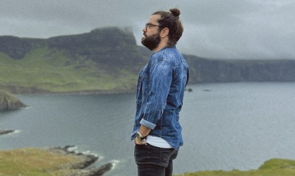 Ο Jon Voyager κυκλοφορεί το "Embers"