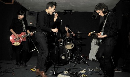 Οι Savages «ανασύρουν» διασκευή στο "Paranoid" για τα 10 χρόνια του "Adore Life"