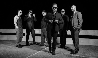 The Last International Playboys και Jon Voyager Band ζωντανά στο HolyWood Stage