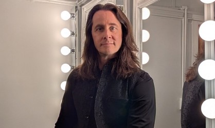 Εκτός Riot V o Todd Michael Hall