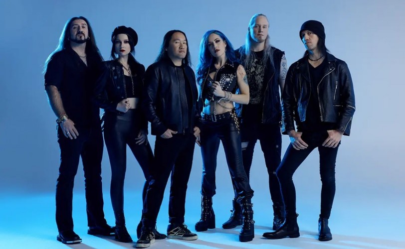 H Alissa White-Gluz στους Dragonforce