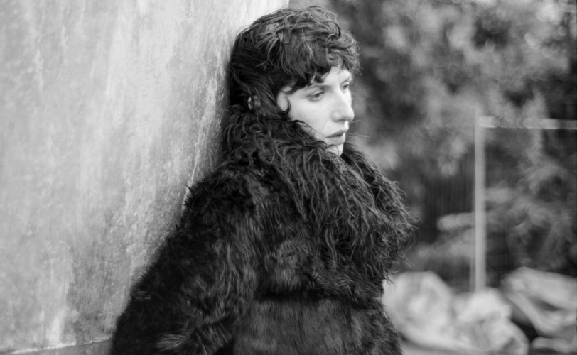 H Aldous Harding ανακοίνωσε το "Train On The Island"