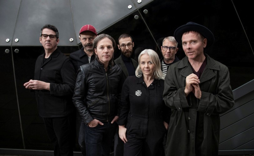 Οι Belle & Sebastian παρουσιάζουν ζωντανά το εμβληματικό "If You're Feeling Sinister"