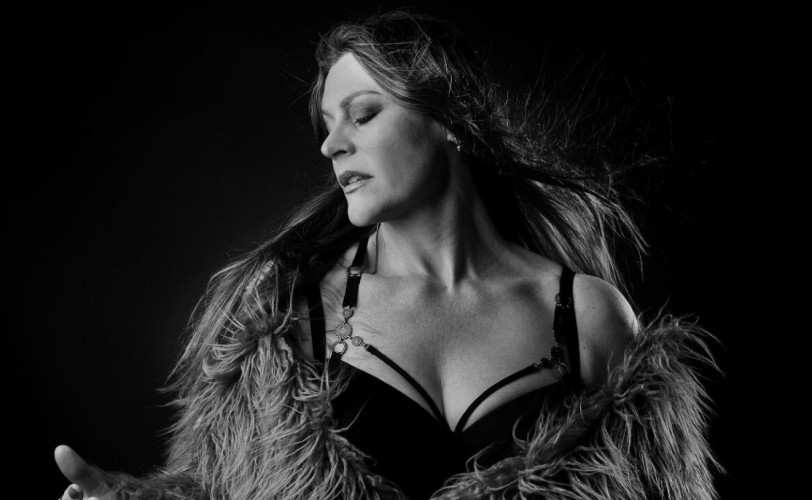 Ακούστε το καινούριο single της Floor Jansen
