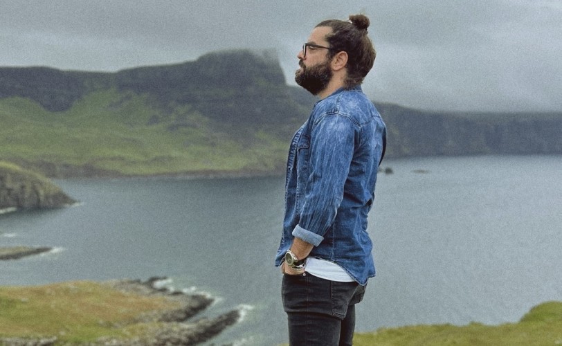 Ο Jon Voyager κυκλοφορεί το "Embers"