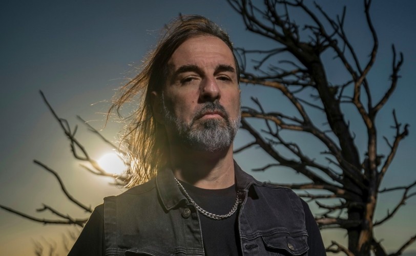 Ο Sakis Tolis κυκλοφορεί το "Echoes From The Void"