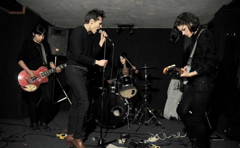 Οι Savages «ανασύρουν» διασκευή στο "Paranoid" για τα 10 χρόνια του "Adore Life"