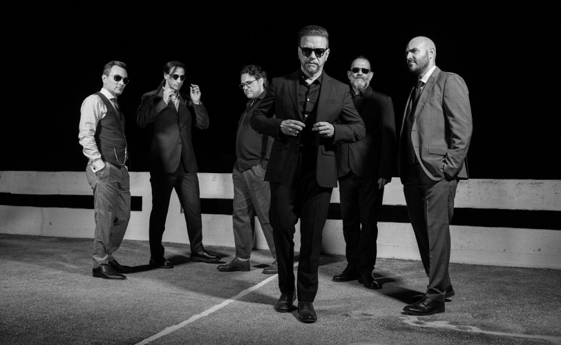 The Last International Playboys και Jon Voyager Band ζωντανά στο HolyWood Stage