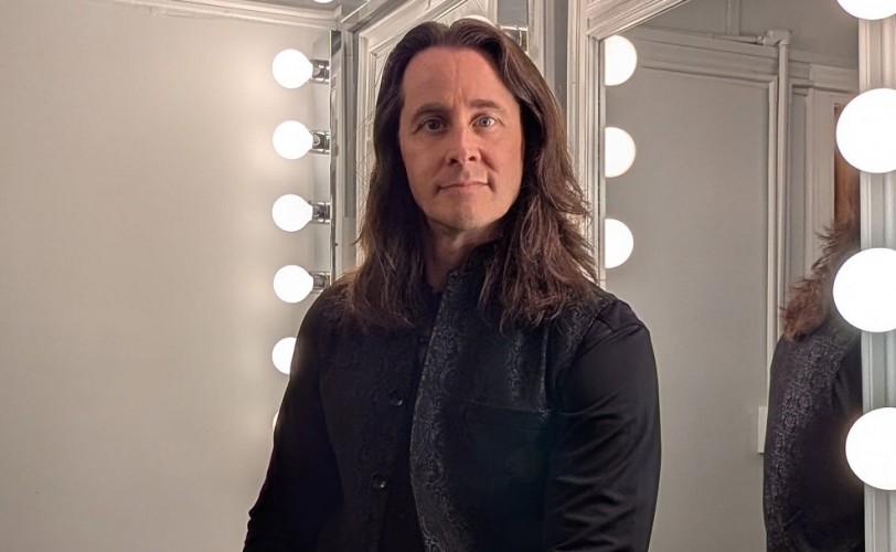 Εκτός Riot V o Todd Michael Hall