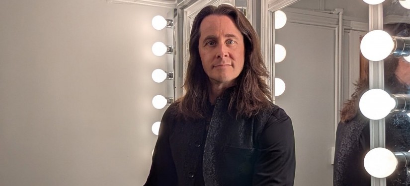 Εκτός Riot V o Todd Michael Hall