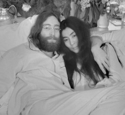 O δολοφόνος του John Lennon ζητά συγγνώμη 40 χρόνια μετά