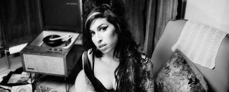 Η Amy Winehouse πέθανε μετά από κρίση λόγω της αποτοξίνωσης, λέει ο πατέρας της