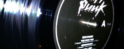 Ρεκόρ δεκαετίας για τις πωλήσεις βινυλίου στο Ηνωμένο Βασίλειο