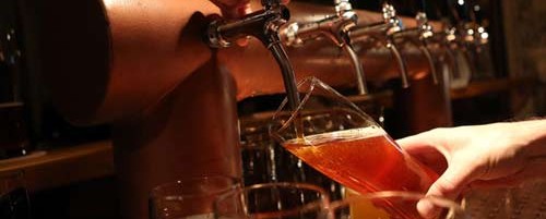 Έρευνα δείχνει ότι τραγούδια που αναφέρονται σε οινοπνευματώδη ενθαρρύνουν την υπερβολική κατανάλωση αλκοόλ