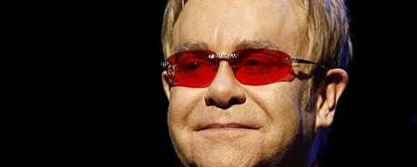 Elton John: «Οι Kings Of Leon είναι μ**άκες»