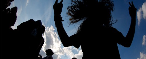 To headbanging μπορεί να προκαλέσει εγκεφαλική αιμορραγία