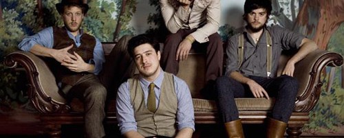Ξανά στο νούμερο ένα της Αγγλίας οι Mumford & Sons μετά τη συναυλία τους στο Glastonbury