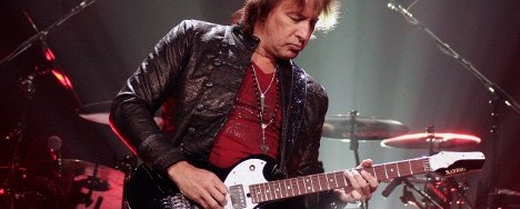 Σε κλινική αποτοξίνωσης ο Richie Sambora, συνεχίζουν χωρίς αυτόν προσωρινά την περιοδεία οι Bon Jovi