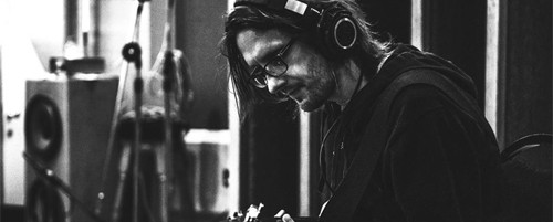 Στο studio ηχογραφώντας τον νέο του δίσκο ο Steven Wilson