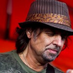 Μην διαβάζετε φήμες: O Phil Campbell είναι ζωντανός