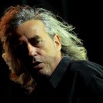 Ο Γιάννης Αγγελάκας αποχαιρετά προσωρινά το κοινό του