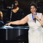 Συγκινητική διασκευή της 72-χρονης Aretha Franklin στο "Rolling In The Deep" της Adele (video)
