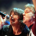 Η Chrissie Hynde διασκευάζει το "Let It Be"