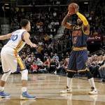 James Hetfield και Kirk Hammett στον τελικό του NBA