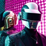 Ο Thomas Bangalter των Daft Punk κάνει εμφάνιση-αστραπή χωρίς τη μάσκα του (video)