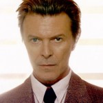 Ο David Bowie εύχεται «Χρόνια Πολλά» υποδυόμενος τον Elvis Presley