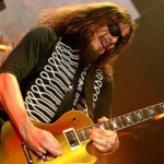 Ανακοίνωση των Guns N' Roses σχετικά με τον κιθαρίστα της μπάντας, Robin Finck