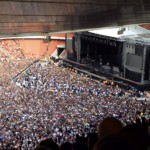 60.000 άτομα τραγουδούν αυθόρμητα το "Bohemian Rhapsody" σε συναυλία των Green Day