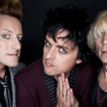 Δείτε τους Green Day να καβαλάνε τις μηχανές τους για το βίντεο του "Kill The DJ"