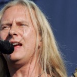 Σε καμπάνια κατά του καπνίσματος στο αεροδρόμιο του Seattle συμμετέχει ο κιθαρίστας των Alice In Chains