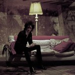 Ο ποιητής John Cooper Clarke τραγουδάει το ποίημά του που μελοποίησαν οι Arctic Monkeys