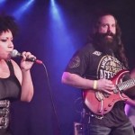 Ο John Petrucci διασκευάζει Judas Priest μετά της συζύγου του (video)
