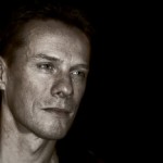 Συμπρωταγωνιστής του Donald Sutherland στη μεγάλη οθόνη ο Larry Mullen Jr των U2