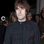 Liam Gallagher: «Θα προτιμούσα να πυροβοληθώ στους όρχεις παρά να ακολουθήσω τη συμβουλή του Robbie Williams»