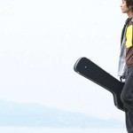 Πιο ελκυστικοί οι άνδρες που κρατούν κιθάρα σύμφωνα με δύο νέες έρευνες