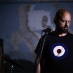 Ο Μάνος Λυδάκης διασκευάζει την "Νύφη Που Φορούσε Μαύρα"