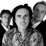 Ο Αη-Βασίλης παίζει drums μαζί με τους Marillion