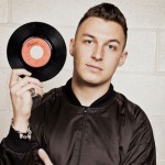 Matt Helders (Arctic Monkeys): «Είναι καλό που ο κόσμος έχει στρέψει το βλέμμα του μακριά από τις κιθάρες»