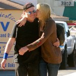 Παρηγοριά στην αγκαλιά διάσημης ηθοποιού βρήκε ο Neil Young