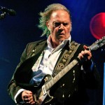 Ο Neil Young τα βάζει με το κοινό σε συναυλία του στη Νέα Υόρκη