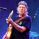 Neil Young και Crazy Horse ακυρώνουν συναυλία τους στο Ισραήλ