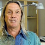Ο drummer των Iron Maiden, Nicko McBrain, διασκευάζει R.E.M., Kings Of Leon και Monkees (video)